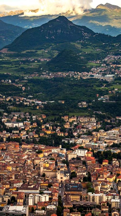 Trento Italy, Pictures Of Italy, Italy Pictures, Travel In Italy, Traveling Ideas, Italy Aesthetic, Northern Italy, Calabria, City Break