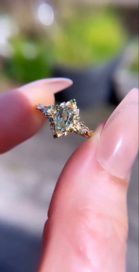 Fairytale Engagement Rings, Green Diamonds, Pretty Engagement Rings, Fairy Ring, Cute Engagement Rings, Traditional Engagement Rings, Future Engagement Rings, Dream Engagement, Dream Engagement Rings