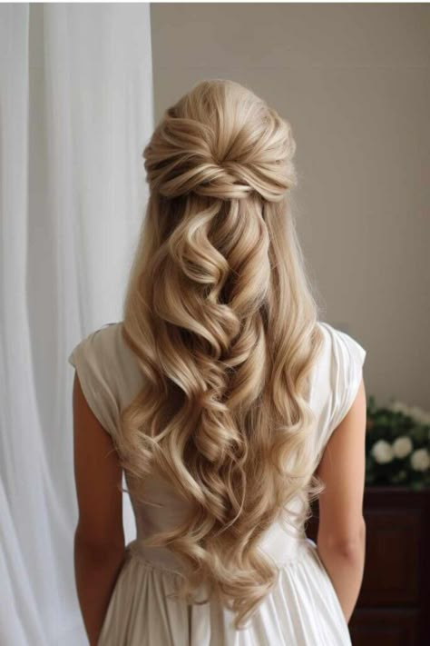 Elegant Long Wedding Hair, Wedding Hairstyles For Really Long Hair, Bride Hairstyle Half Up, Ballgown Wedding Dress Hairstyles, Wedding Hairstyles For Blonde Hair, Blonde Long Wedding Hair, Short Curly Bridal Hairstyles, Half Up Half Down Curly Wedding Hair, Cathedral Veil With Hair Down