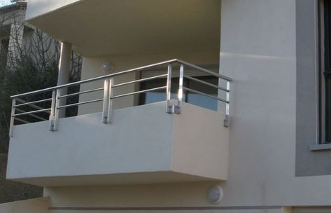 Parapet Walls - Types, Purpose And Uses In Building Parapet Wall Design Brick, Parapet Wall Design, House Front Wall Design, Iron Balcony Railing, Indoor Railing, Steel Railing Design, Outdoor Stair Railing, Deck Railing Design, Front Wall Design