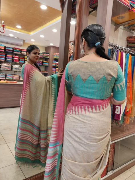 Temple Border Blouse Design, Border Saree Blouse Designs, Temple Border Saree, Latest Blouse Neck Designs, Lace Blouse Design, Patch Work Blouse Designs, Blouse Designs High Neck, Cotton Blouse Design, New Saree Blouse Designs