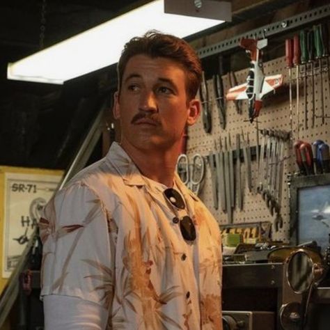 Goose Topgun 1986, Miles Teller Aesthetic, Rooster Topgun, Miles Teller Rooster, Bradley Rooster Bradshaw, Mile Teller, Rooster Bradshaw, Bradley Bradshaw, Rooster Costume