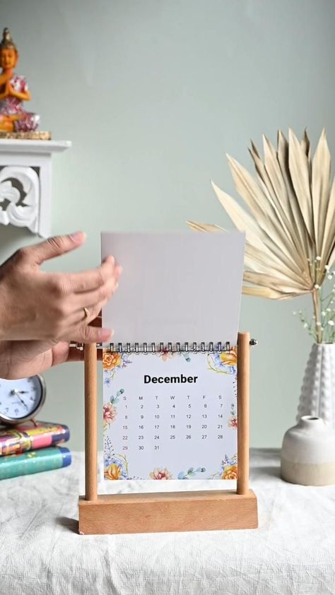 Vertical Flip Table Top Calendar Table Top Calendar, Table Calendar Design, Flip Table, Calendar Design Inspiration, Calender Ideas, Desk Calendar Design, Flip Calendar, Table Calendar, Creative Calendar