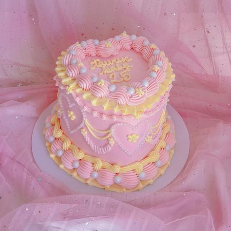 another ♉️ 6in 3 layer heart cake . . . . #taurusseason #taurus #taurus♉️ #tauruscake #heartshapedcake #heartshapedcakes #buttercream… | Instagram Taurus Queen Cake, 6in Heart Cake, Taurus Heart Cake, Taurus Bday Cake, Taurus Season Cake, Taurus Birthday Cake, Taurus Cake, Fake Cakes, Taurus Birthday