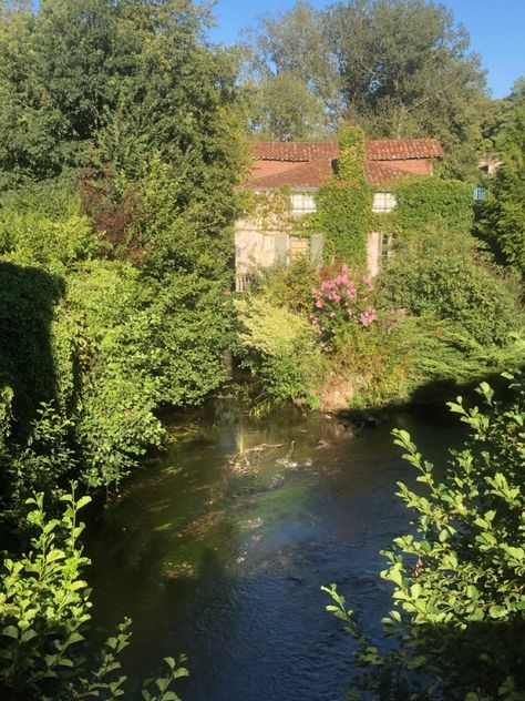 House In The Countryside Aesthetic, French Aesthetic Countryside, Countryside Of France, South France Aesthetic House, House In The South Of France, European Countryside Aesthetic Home, Italian Summer Countryside, South France Countryside, South Of France Countryside