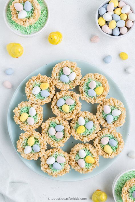 Rice Krispie Treats Easter Eggs, Rice Krispie Easter Nests, Rice Crispy Treats With Peeps Recipe, Rice Crispy Treat Easter Eggs, Easter Peep Rice Crispy, Easter Egg Nest, Easter Rice Krispie Treats, Fun Easter Treats, Egg Nest