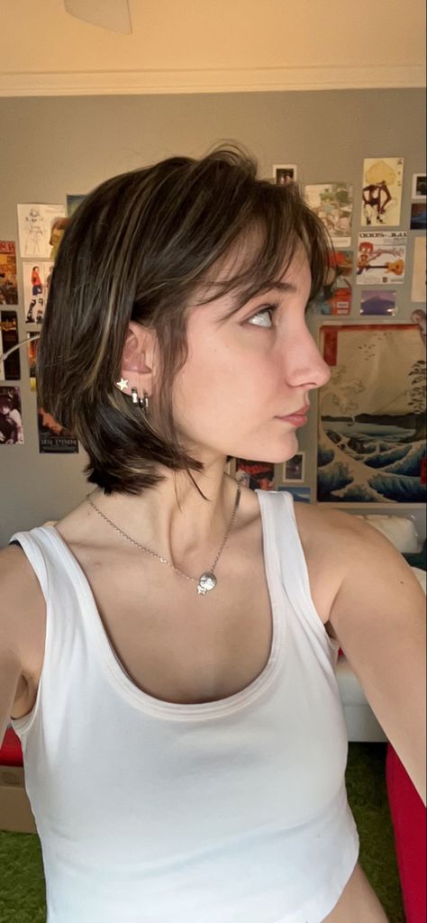 Short Hairstyle Women Side Profile, Jawline Length Hair, Bob Side Profile, Side Profile Short Hair, Jawline Haircut Women, Wolfcut Side Profile, Short Hairstyle Women Side Part, Short Hair Side Profile, Short Hair Side View