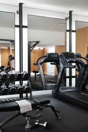 Apartment Gym Aesthetic, Gym Interiors, Ruang Gym, Fitness Center Design, Dream Home Gym, Flowers Kitchen, Living Better, Exercise Room, Gym Room At Home