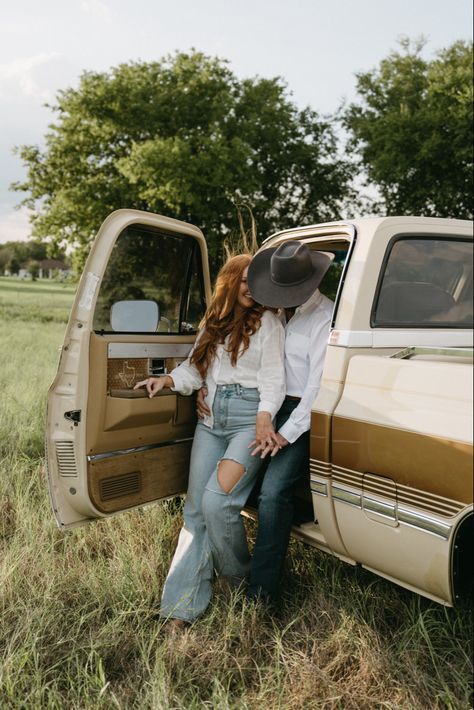 Tractor Couple Photoshoot, Old Truck Photo Shoot Couple, Couple With Truck Photoshoot, Pickup Truck Engagement Photos, Country Style Couple Photoshoot, Classic Truck Engagement Photos, Porch Photoshoot Picture Ideas, Country Truck Photoshoot, Vintage Truck Couple Photoshoot