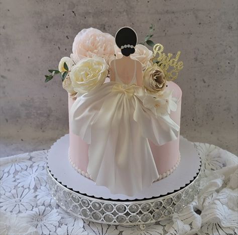 Bride To Be Cakes Ideas, Doll Cake Designs, Bride To Be Cake, Bride Cake, Bachelorette Cake, Wedding Shower Cakes, Photo Cake Topper, Bridal Shower Gifts For Bride, Brides Cake