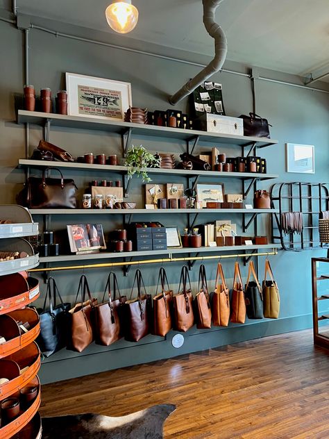 Leather Store Design, Pillow Display Retail, Booth Display Ideas Diy, Leather Store, Leather Factory, Op Shop, Stand Display, Leather Workshop, Store Front