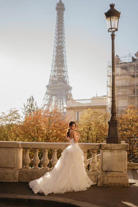 Bridal wearing wedding dress during her Paris pre wedding photoshoot with Eiffel tower France Wedding Dress, France Photoshoot, Paris Wedding Theme, Wedding Paris, Blue Green Wedding Theme, Eiffel Tower Engagement, Paris Wedding Photos, Pre Wedding Photoshoot Paris, Paris Bridal Photoshoot