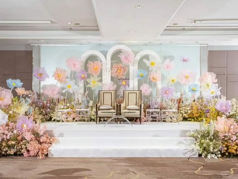 Giant Flower Backdrop, Pastel Wedding Theme, Flower Backdrop Wedding, Reception Backdrop, Wedding Background Decoration, Wedding Reception Backdrop, Garden Wedding Reception, Dream Wedding Decorations, Wedding Backdrop Design