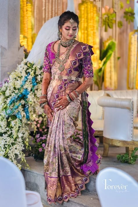 Bride Sarees South Indian, Designer Pattu Sarees, Bridal Bangles Wedding South Indian, Pattu Sarees Wedding, Saree Bride, Traditional Lehenga, Lilies Drawing, Bride Indian, Saree Work