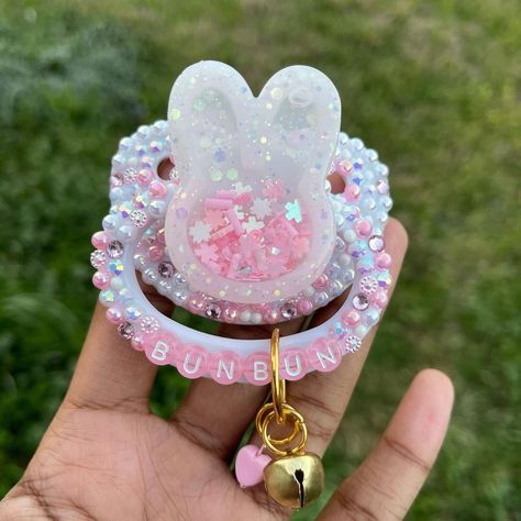 Bling Pacifier, Baby Mode, Paci Clip, Pet Spaces, Sims Building, Messy Room, Homemade Baby, Little Outfits, Kawaii Stickers