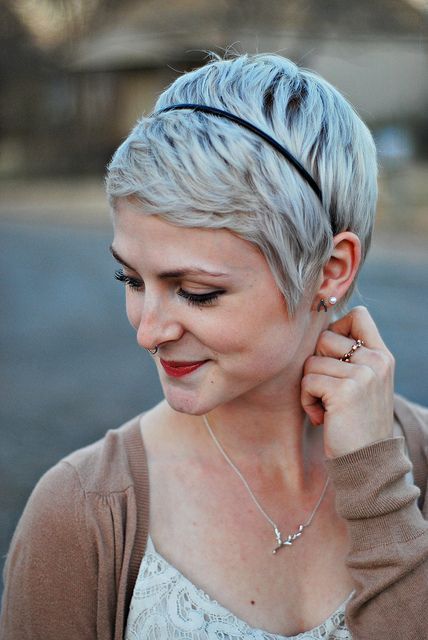 Pixie Headband, Hair Headband, Short Grey Hair, Pixie Hair, Penteado Cabelo Curto, Dutch Braid, Septum Piercing, Pixie Hairstyles, Short Haircuts