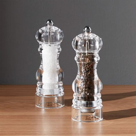 Salt And Pepper Mills, Gadgets Kitchen Cooking, Salt And Pepper Grinders, Pepper Mill, Cute Kitchen, Salt And Pepper Set, Wedding Registry, Pepper Grinder, Salt And Pepper Shaker