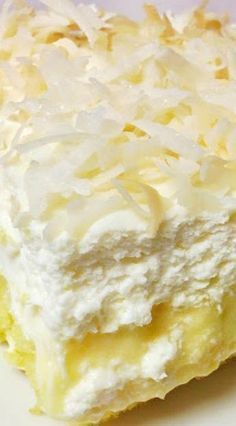 Dessert Crepes, Hawaiian Desserts, Lemon And Coconut Cake, Hawaiian Cake, Pineapple Desserts, Lemon Cake Recipe, Pineapple Cake, A Piece Of Cake, Lou Lou