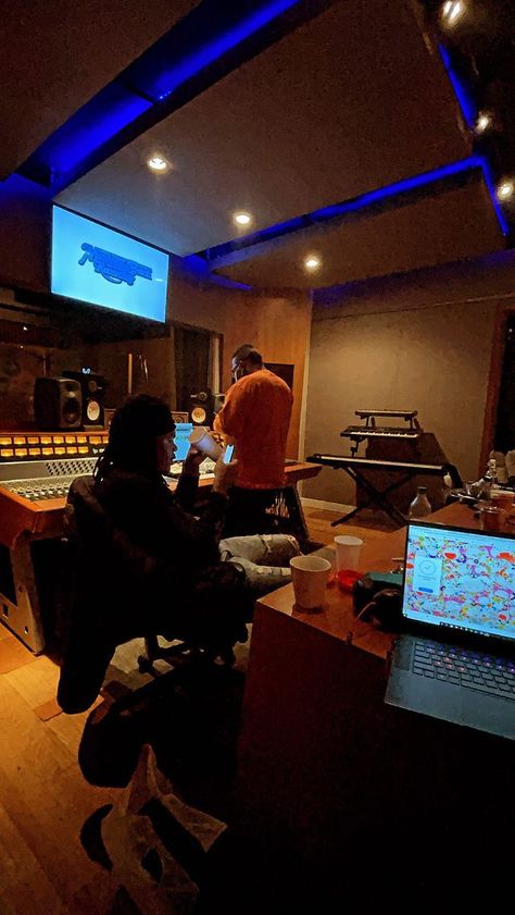 Rappers In Studio Aesthetic, Rappers In Studio, Lucki/tune Wallpaper, Rappers In The Studio, Underground Rappers Aesthetic, Lucki Rapper Wallpaper, Rapper Studio, Lucki Rapper, Rapper Lifestyle