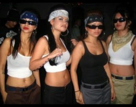 Chilling with my homies ! Gangsta Costume, Chola Outfit, Gangster Halloween Costumes, Gangster Outfit, Gangster Party, Gangster Costumes, Chica Chola, Chola Girl, Gangster Style