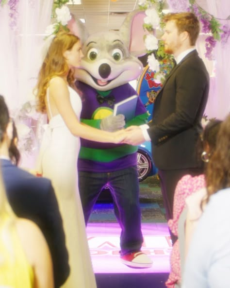 Creepy Chuck E Cheese, Chucky Cheese Animatronics, Chuck E Cheese Fanart, Chuck E Cheese Aesthetic, Chuck E Cheese Animatronics, Cheese Touch, Chuck E Cheese Pizza, Chuck E Cheese Birthday, Chucky Cheese