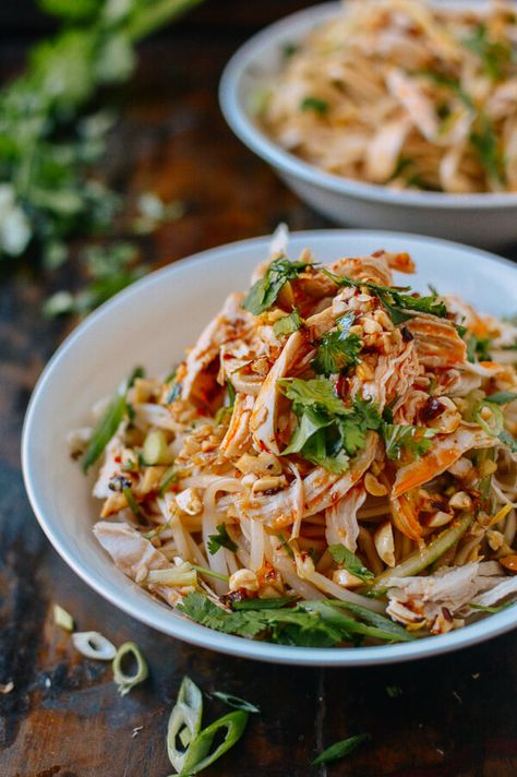 Cold Noodles Recipes, Salad Asian, Shredded Chicken Recipe, Yummy Noodles, Woks Of Life, The Woks Of Life, Cold Noodles, Peanut Recipes, Coconut Rice