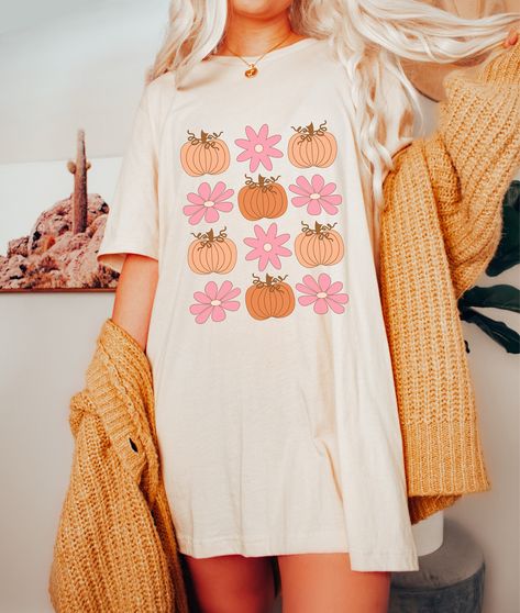 Preppy Autumn, Floral Tshirt, Girly Preppy, Boho Halloween, Pumpkin Flower, Preppy Fall, Fall Items, Fall Tee, Comfy Shirts