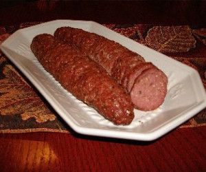 Venison Salami Homemade Salami Ground Beef, Genoa Salami Recipes, Venison Salami Recipe, Homemade Salami, Ground Beef Jerky Recipe, Beef Salami, Meat Preservation, Salami Recipe, Deli Meat Recipes