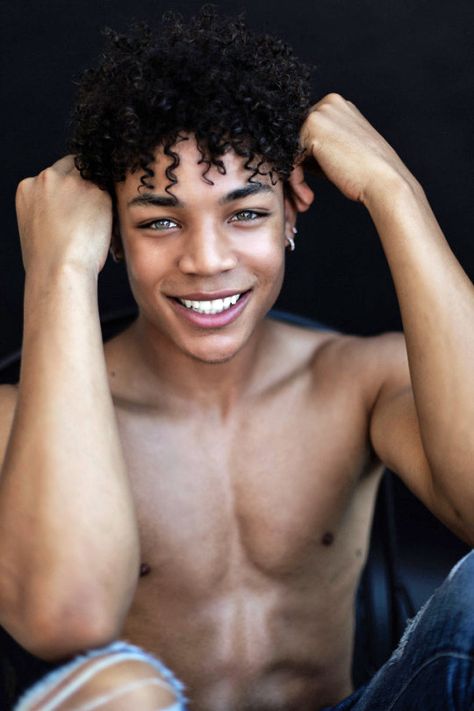 Boys Curly Hair, Corey Campbell, Boys Curly Haircuts, Overnight Beauty Hacks, Mixed Guys, Sweet Boyfriend, Cute Brunette, Boys With Curly Hair, Tumblr Boys