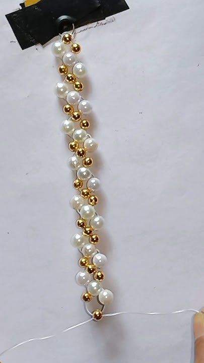 Seed Bead Stretch Bracelets Diy, Pearl Bracelet Making, Braslet Ideas Cute, Seed Bead Bracelets Patterns Tutorials, Handmade Jewelry Ideas, Beaded Wedding Jewelry, Pearl Beaded Bracelet, Wire Wrap Jewelry Designs, Beads Craft Jewelry