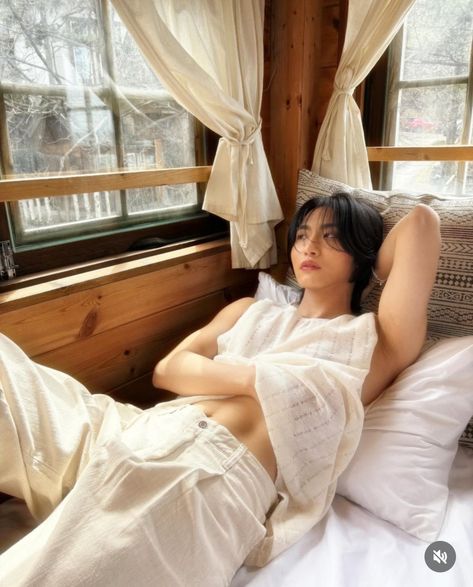 Seonghwa Vogue, Pre Debut Seonghwa, Seonghwa Husband Material, Seonghwa Widget, Seonghwa Wallpaper Boyfriend, Seonghwa Sleeping, Seonghwa Feminine, Seong Hwa Ateez, Seonghwa Birthday