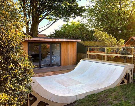 Small Skatepark, Backyard Halfpipe, Skate Ramps Backyard, Diy Skatepark, Skateboard Bedroom, Backyard Skatepark, Skatepark Design, Mini Ramp, Skate Ramps