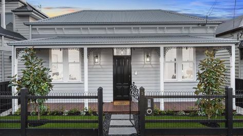 Bungalows Exterior, Small Old House Renovation, Weatherboard House Exterior, Country Cottage Exterior, Weatherboard Exterior, Miners Cottage, Roof Materials, Exterior House Colours, Workers Cottage