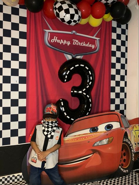 Lightning McQueen Party Photos Lightning Mcqueen Party, Mcqueen Party, Cardboard Standee, Baby Boy Balloons, Its A Boy Balloons, Lightning Mcqueen, Diy Party Decorations, Diy Party, Party Decor