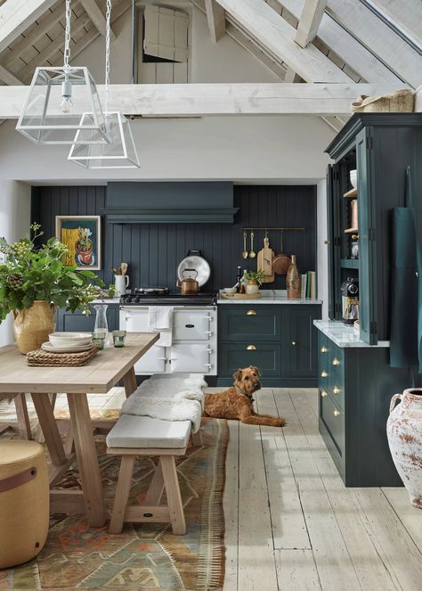 The dining table: find your perfect fit | Neptune Neptune Kitchen, Painted Kitchens, Dark Blue Kitchens, Kitchen Drawing, Kitchen Installation, Family Kitchen, Modern Farmhouse Kitchens, Blue Kitchens, Kitchen Diner