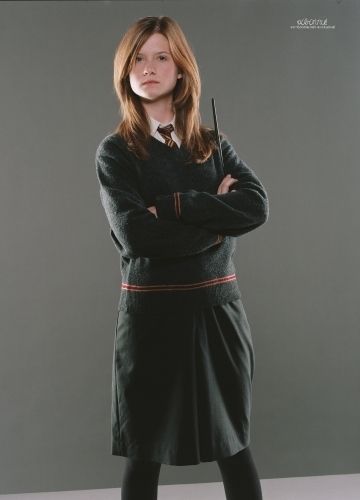 Ginny Weasley Costume, Ginny Weasley Outfits, Harry Potter Uniform, Chica Chola, Harry Potter Ginny, Harry Potter Girl, Bonnie Wright, Lara Jean, The Sorcerer's Stone