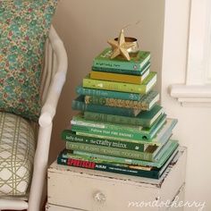 bookish christmas Decorating With Books, Library Christmas, Book Christmas Tree, Book Tree, Christmas Time Is Here, Navidad Diy, Simple Christmas Tree, Noel Christmas, Christmas Love