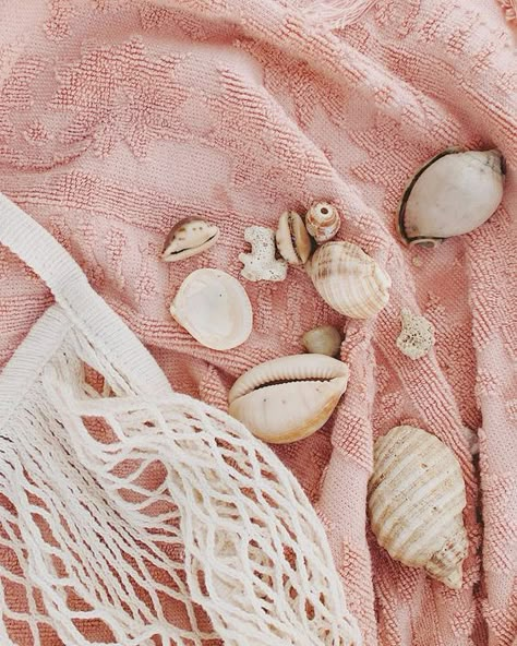 Pink Towel, Pastel Beach, Nicholas Sparks, Pink Beach, Blogger Tips, Summer Glow, Summer Inspiration, Beach Ready, Pink Summer