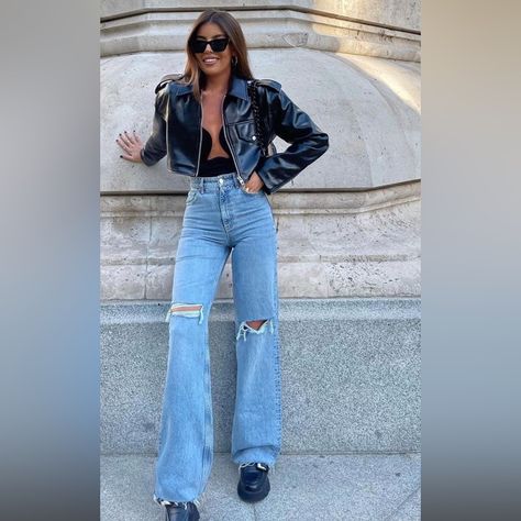 Zara Blogger Wide Leg Jeans Fashion Inspo Over 40, Wide Leg Jeans Office Outfit, Zara Ripped Wide Leg Jeans Outfit, Zara Wide Leg Jeans Outfit, Wide Leg Ripped Jeans Outfit, Ootd Wide Leg Jeans, Chic Wide Leg Zara Jeans, Zara Wide Leg Jeans Ripped, Trf Ripped Wide Leg Jeans Zara