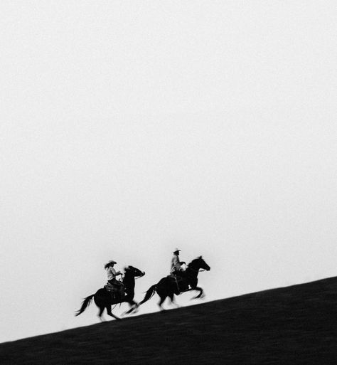 The World Needs More Cowboys, Country Horses, Cowboy Aesthetic, Cowgirl Magazine, Horses Riding, Horse Aesthetic, Horse Photography, Horse Girl, White Aesthetic