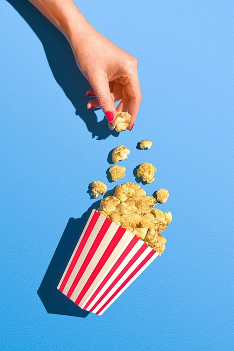 Popcorn Food Photography, Popcorn Photography Ideas, Popcorn Advertising, Popcorn Photoshoot, Popcorn Photo, Popcorn Photography, Cauliflower Popcorn, Game Advertising, Photography Fundamentals