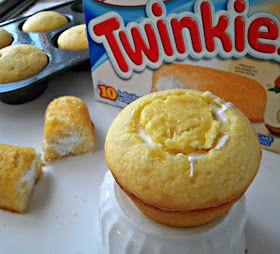 Twinkie Cupcakes, Cupcake Recipe, Yummy Cupcakes, Dessert Cupcakes, Yummy Desserts, Food Cakes, Sweets Treats, Let Them Eat Cake, Cupcake Recipes