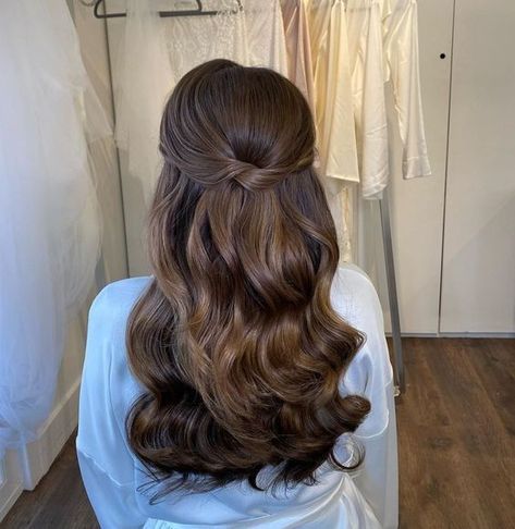 Bridal Hair Down, Wedding Hair Half, Simple Prom Hair, Guest Hair, Bridesmaid Hair Makeup, Curls For Long Hair, Quince Hairstyles, Long Hair Wedding Styles, Wedding Hair Inspiration