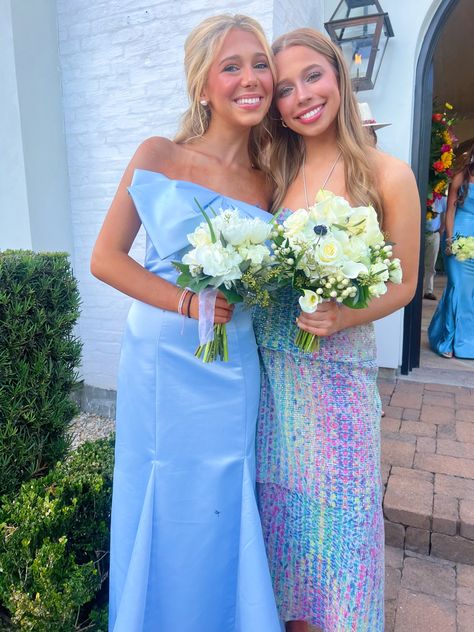 Colorful Prom Dresses, Pretty Homecoming Dresses, Dress Long Formal, Insta Poses, Ruffle Prom Dress, Prom Poses, Prom Dress Long, Friends Pic, Mini Homecoming Dresses