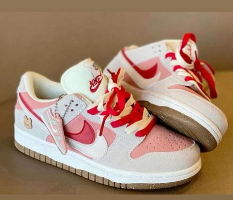 Buy Nike Shoes, Pretty Sneakers, Dr Shoes, Nike Shoes Girls, Nike Fashion Shoes, Pretty Shoes Sneakers, Kicks Shoes, Jordan Shoes Retro, All Nike Shoes