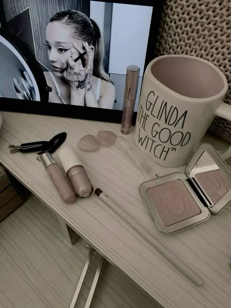 Ariana Icons Aesthetic, Arianator Aesthetic, Ariana Grande Core, Ariana Core, Make Up Pink, Ariana Aesthetic, Ariana Grande Aesthetic, Quote Beauty, Makeup Dior