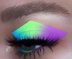 Instagram Makeup Looks, Space Makeup, Benefit Brow, Jem And The Holograms, Colorful Eye Makeup, Vaporwave Aesthetic, Creative Eye Makeup, Weird Fashion, Creative Eye