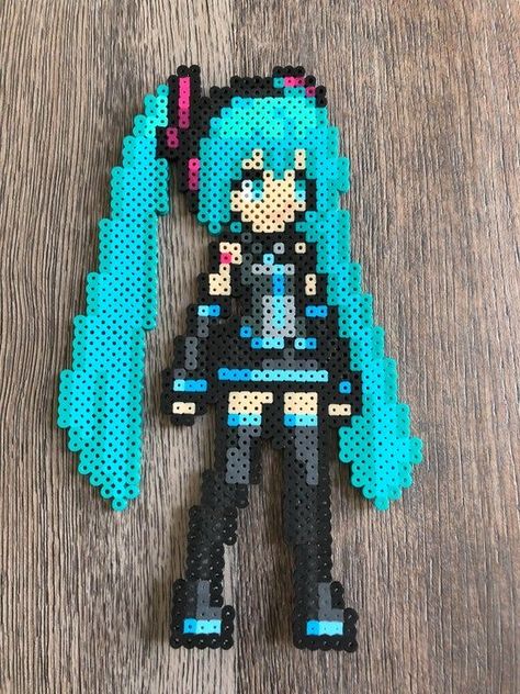 Pearl Bead Ideas 3d, Hatsune Miku Perler Beads Pattern, Miku Sprite, Miku Perler Bead Patterns, Hatsune Miku Perler Beads, Vocaloid Perler Beads, Cool Perler Beads, Pixel Hatsune Miku, Genshin Impact Perler Bead Patterns