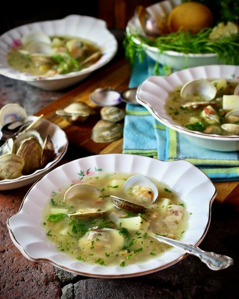 Rhode Island Clam Chowder, Littleneck Clams, Clam Chowder Soup, Eating Oysters, Cedar Key, Bisque Recipe, Chowder Soup, Shellfish Recipes, Chicago Family