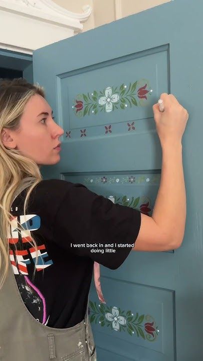 Painting my daughter an ELSA door #diyproject #folkart #diymom #painteddoor #diyhomefront #craftblog Hand Painted Doors, Folk Art Door, Painted Door Designs, Two Kids One Room, Coastal Modern Farmhouse, Hand Painted Door, Modern Farmhouse Aesthetic, How To Make Things, Beautiful Front Doors